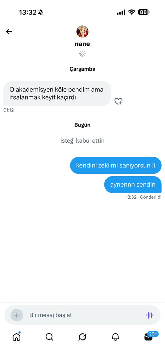 QikFk's tweet photo. kahajaj tivitimden sonra ilgi çekmek için başvurduğu yola yalanına tüküreyim olum siz giderken ben topuklu ayakkabılarımla kölelerin üzerine basa basa eze eze  dönüyordum o yolları bilmem anlata bildim mi https://t.co/EITptKKCst