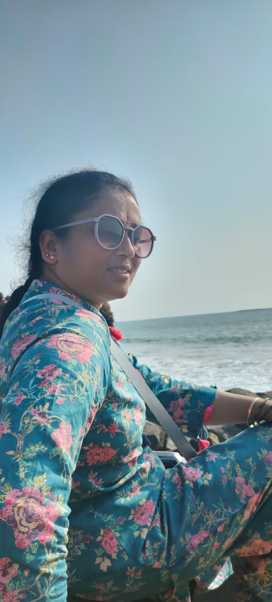 HateDetectors's tweet image. A housewife’s death in #Saraswathipuram, #Mysuru, has taken a dramatic turn after serious allegations emerged within her family.

Sandhya, 46, reportedly died by hanging after she became upset when her husband refused to take her on a trip.

Following her death, family members