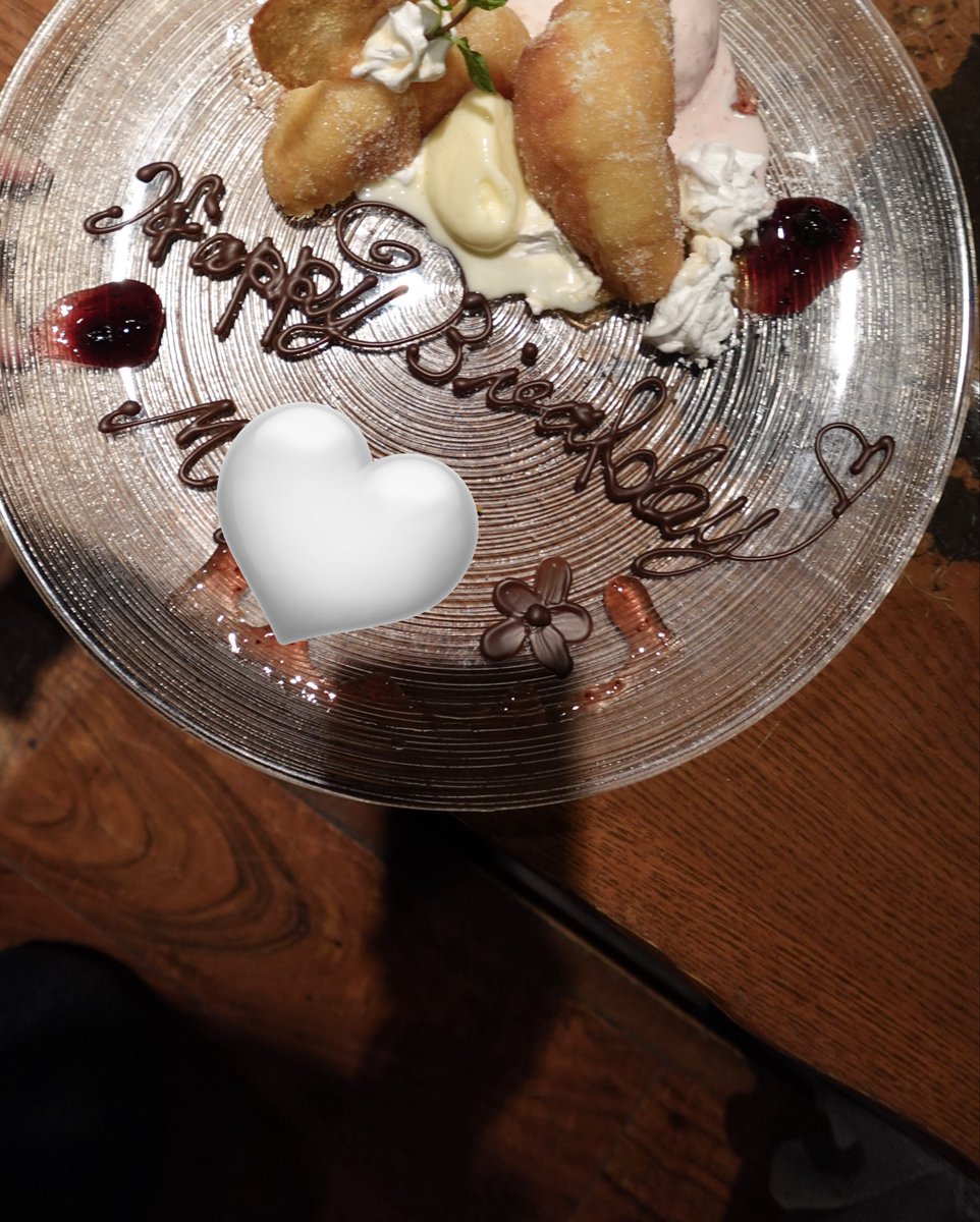 us0runn's tweet photo. 本日、誕生日を迎えました🤍
たくさんの優しさに包まれた一日🌿
今年はもっと挑戦の年にします🎥✨️ https://t.co/xywu3sjgJ7
