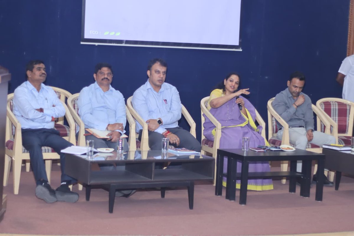 Sanitation &amp; Entomology Review!!

The Commissioner, Cyberabad Municipal Corporation, conducted an orientation and sensitization programme with Zonal Commissioners, Deputy Commissioners, DE (SWM), and Sanitary Field Assistants (SFAs) from all wards — involving the entire