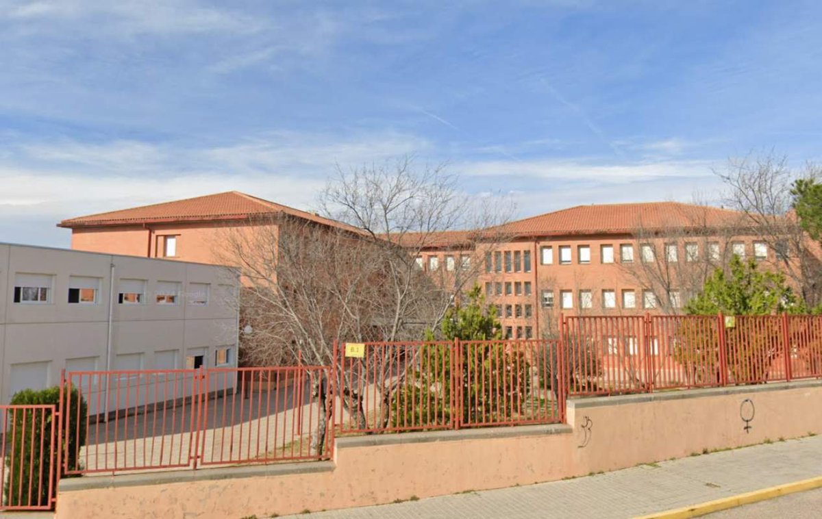 Enclmdiario's tweet photo. Tres hermanos agreden a un profesor de un instituto de Bargas (Toledo)

https://t.co/9flx4qOVvE https://t.co/wbS2hLLyZF