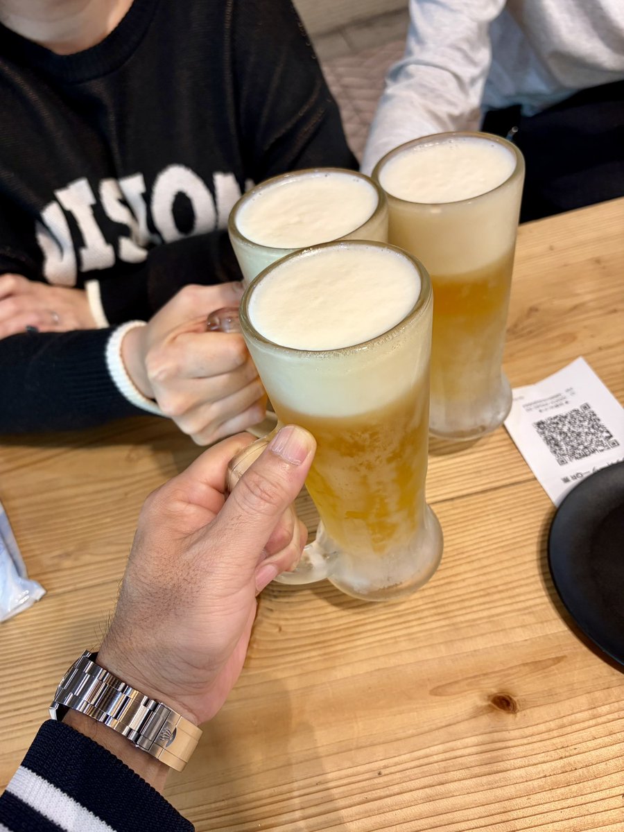 route58chatan's tweet photo. 兄妹呑みスタート〜🍻
お疲れ生でーす！ https://t.co/0iKWrpJnwY