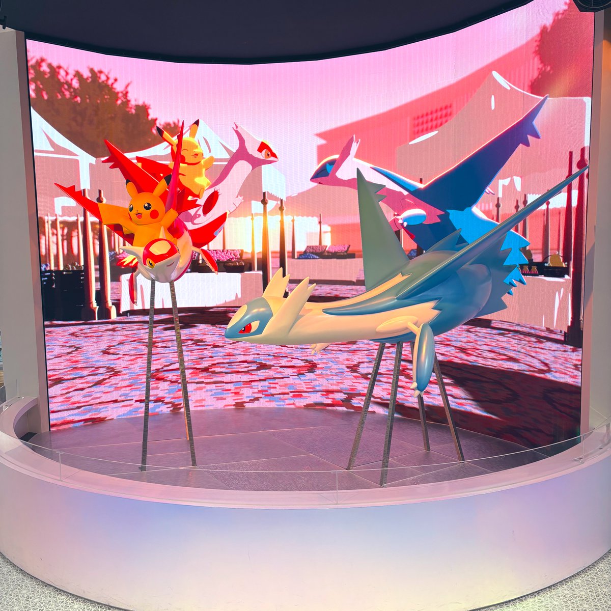 mi_ke_silver's tweet photo. 福岡ポケセンのラティラティ良すぎ https://t.co/HOkstiPNzl
