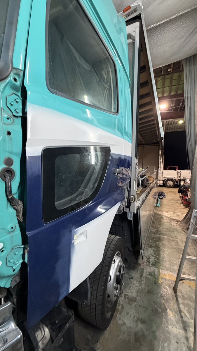 昼入庫でバラシとライン消し、鈑金とサフまで。
26日納車。頑張ろ