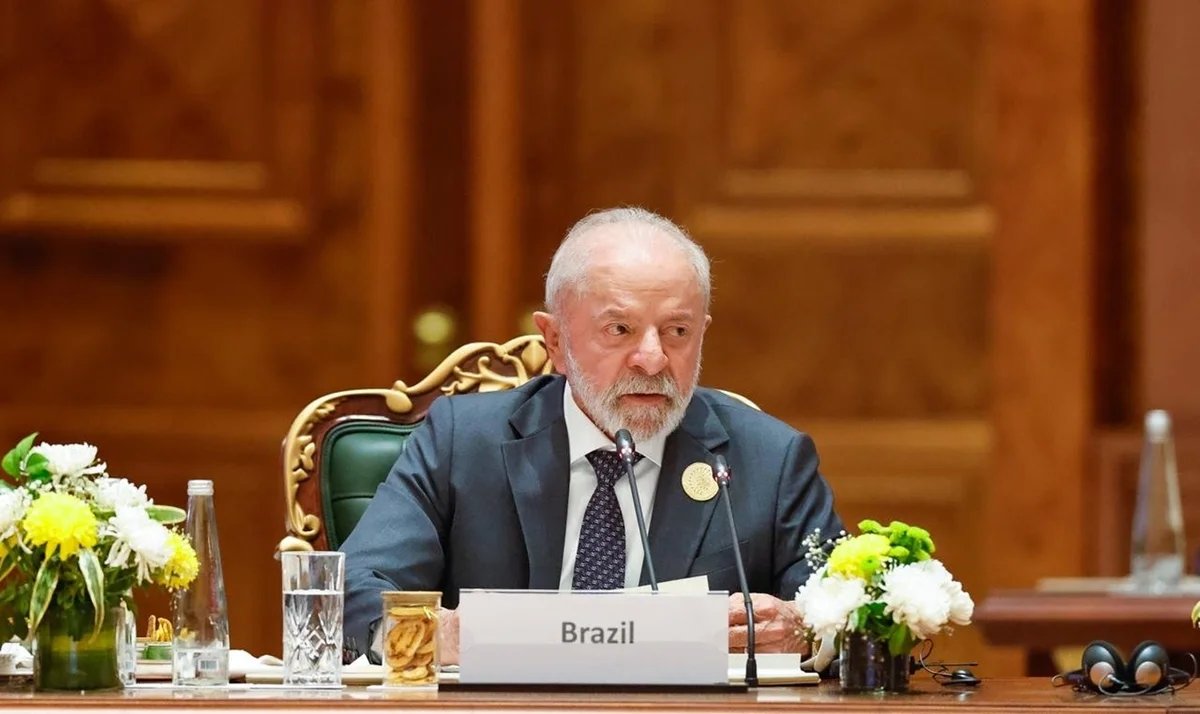 “Quando poucos controlam os algoritmos e as infraestruturas digitais, não estamos falando de inovação, mas de dominação”. (Lula, em visita à Índia).