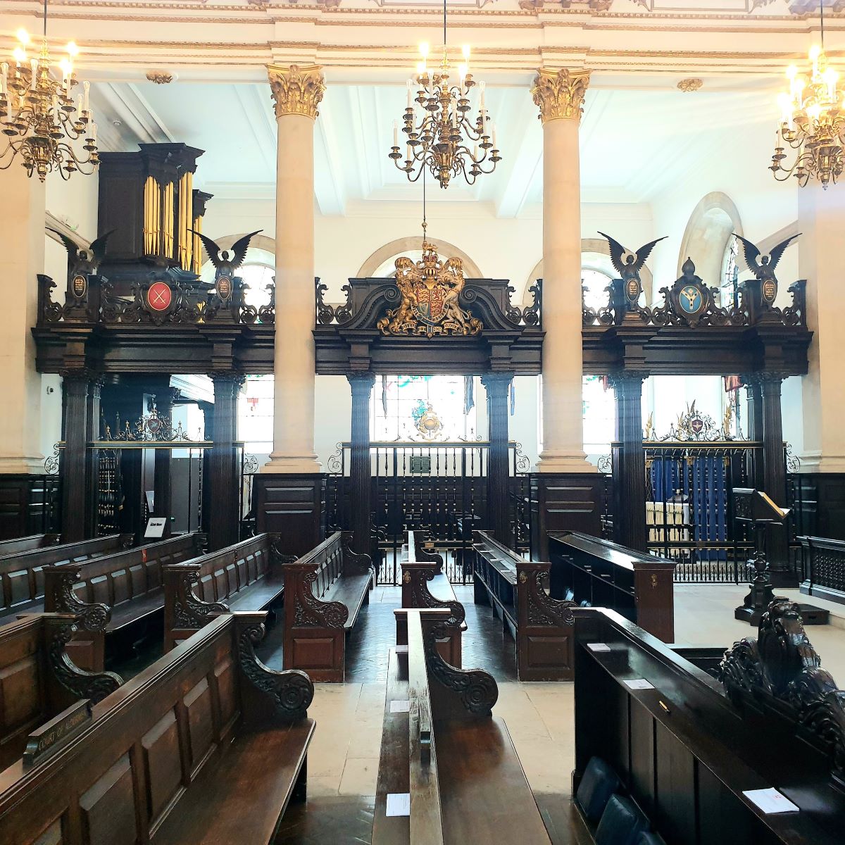 Highbury_Centre's tweet photo. Visiting London &amp; looking for a church? 🙏

From Holy Trinity Brompton to Ruach City Church and St Paul's Cathedral ⛪

Here are our guests’ Top 10 favourites 👇✨

https://t.co/NghZI83Viw https://t.co/rdYjmhUhU6