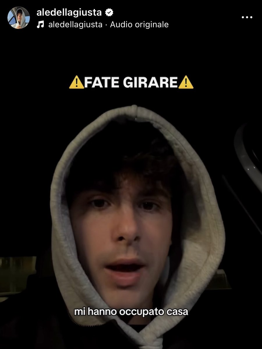 SalisIlaria's tweet image. Questo tizio si chiama Alessandro Della Giusta, uno youtuber (a me sconosciuto) con tantissimi follower.

Qualche giorno fa ha pubblicato un video in cui racconta che gli avrebbero occupato casa. 
Da lì, valanga di commenti, insulti, rabbia scomposta, odio.

Peccato che, secondo