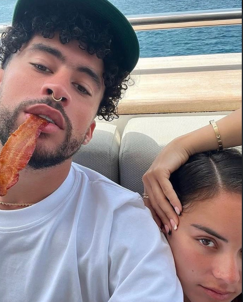 BadBunnyBrasil's tweet image. PageSix afirma que Bad Bunny e Gabriela Berlingeri retomaram relação e estão dando uma nova oportunidade ao amor. 

Felicidades ao casal ❤️