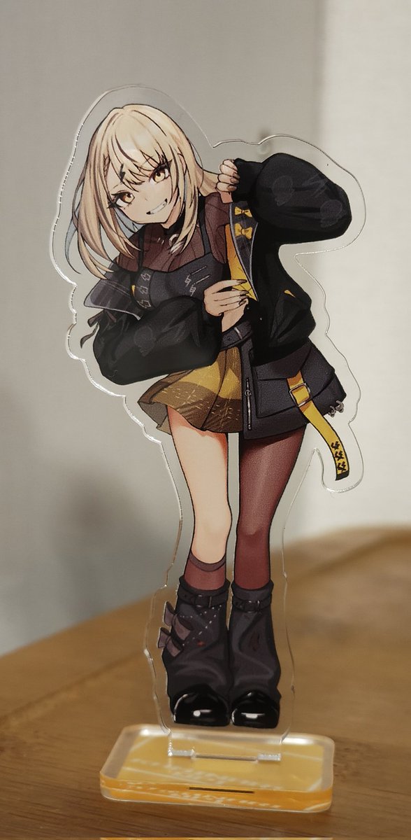 アクリルスタンド実物です！ こんな感じで物の後ろに置くときゅ