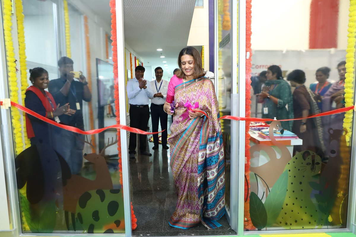 saintgobain's tweet image. [#TuesdayTip]
🌻Supporting parenthood at work means creating an environment where everyone can thrive.
✨At @SGResearch_IN, listening to parents' needs led to the creation of the “Buds &amp;amp; Blossoms” daycare center, helping employees balance their careers and family lives.