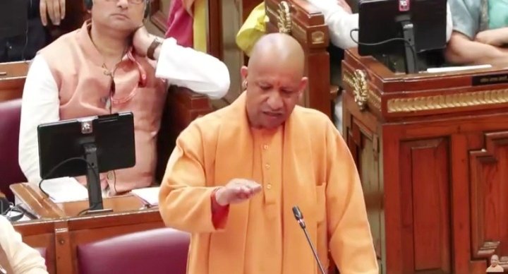 योगी सरकार न्याय पंचायत स्तर पर शुरू करेगी महिला उद्यमी उत्पाद योजना, 100 करोड़ की व्यवस्था
#CMYogi #Women #WomenEmpowerment #UttarPradesh