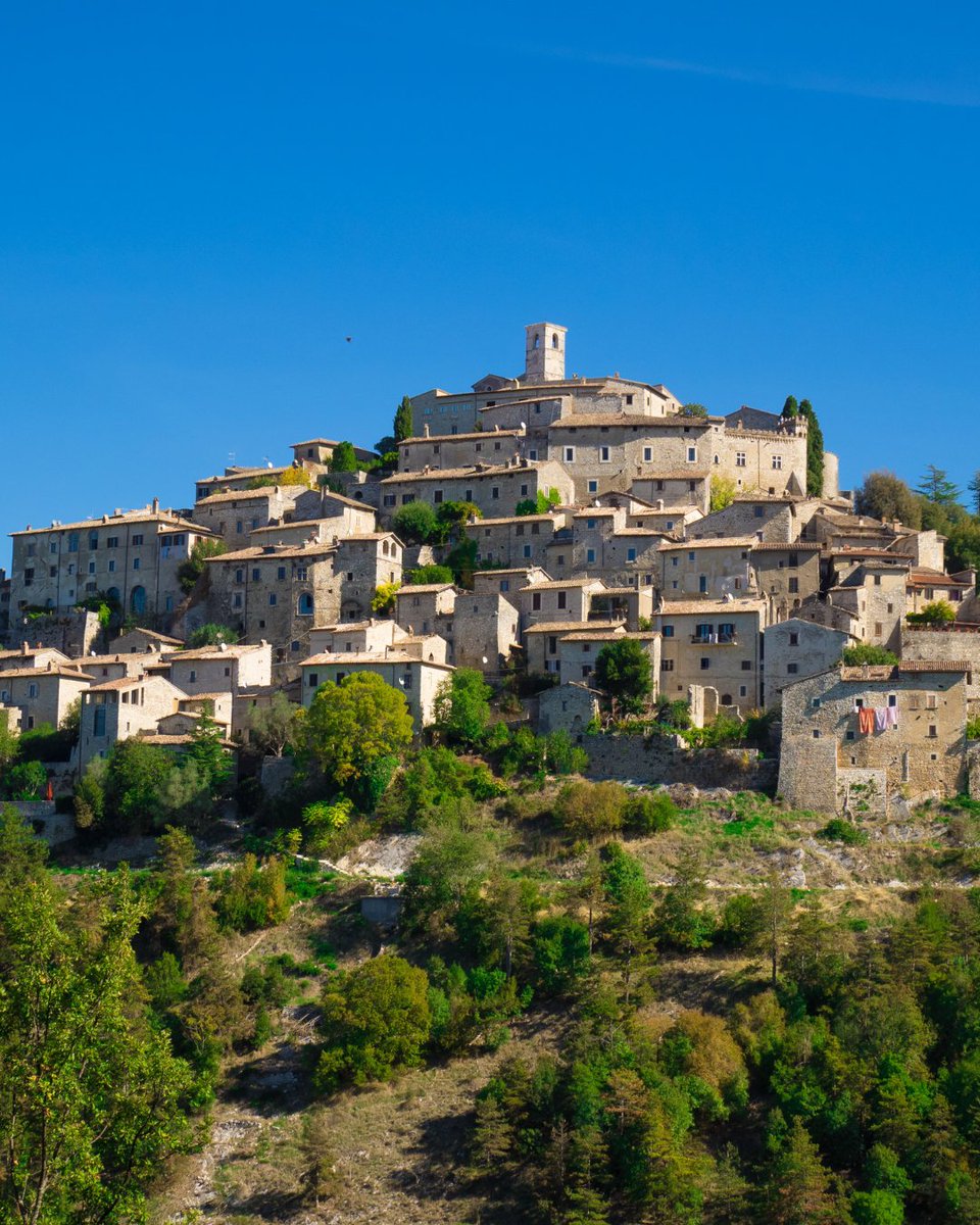 visit_lazio's tweet photo. #Labro, il borgo di pietra è la porta d'ingresso alla valle Santa quella di San Francesco d’Assisi.
Il nucleo abitativo è rimasto intatto a distanza di anni con la struttura urbanistica, le piccole case, l’atmosfera e i colori naturali.
https://t.co/NmBGEpPUKM
#VisitLazio https://t.co/xQmsKSAxEc