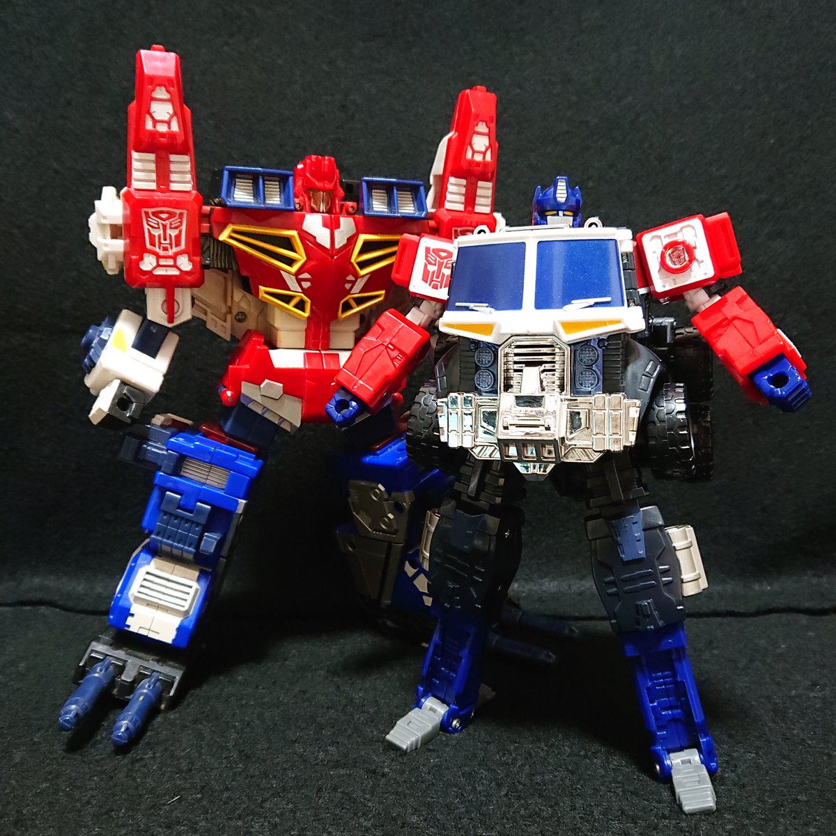 ウイングセイバーは劇中で総司令官グランドコンボイのパートナー的な