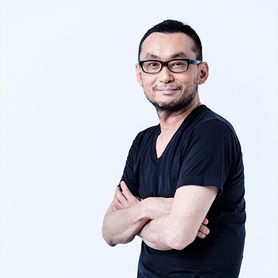 mesworlds's tweet photo. 【UNBUILD VIRTUAL EXHIBITION 2026】

【#UNBUILD 審査員紹介 #1】

脇田 玲 | Akira Wakita

慶應義塾大学教授・アーティスト
「造形によって物の本質に迫ること」を目的として、芸術と科学が同居した新表現を追求している。

🐉 龍雨図 (建仁寺, 2024)
🌌 「Over Billions of Years」(札幌国際芸術祭, 2024)  
🎵 音楽家小室哲哉との8K映像音響インスタレーション(Ars Electronica Festival, 2016)

Artist & Professor at Keio University
Akira Wakita pursues new forms of expression where art and science coexist, with a focus on approaching the essential nature of things through form and structure.

🔗詳細 → プロフィールのリンクより

#unbuild #審査員紹介 #meetthejury #建築 #オープンコール #ワールド #MEs #建築コンテスト