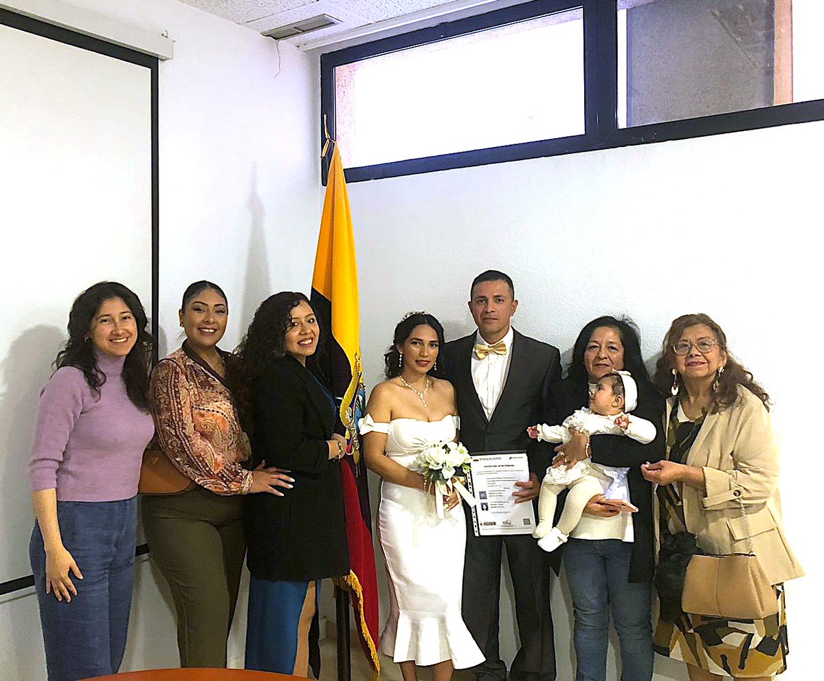 💍✨Extendemos nuestras más sinceras felicitaciones a Anderson Vega y Jenniffer Ayala,quienes hoy unieron sus vidas en una emotiva ceremonia.
Fue un honor acompañarlos en este momento tan significativo,donde el amor y el compromiso marcaron el inicio de una nueva etapa juntos👰🏻‍♀️🤵🏻‍♂️