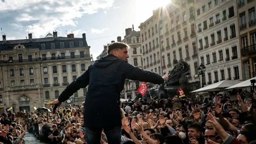 Neuf militants de la Jeune Garde risquent un procès pour des violences à caractère antisémite le soir d'une conférence de Rima Hassan en 2024.

Neuf militants de La jeune Garde, âgés de 20 à 29 ans, avaient été impliqués dans des violences contre un adolescent de confession