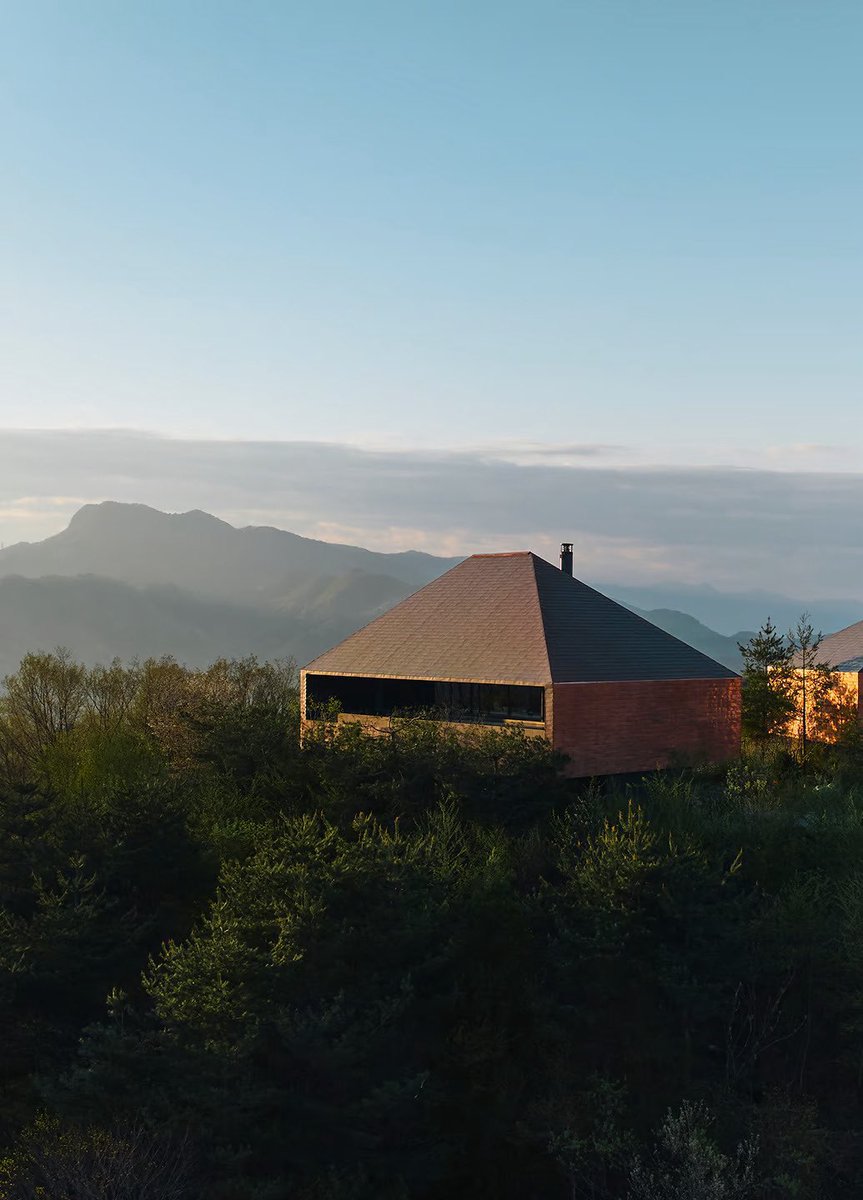 INTERIORPORN1's tweet photo. This hotel in Japan is absolutely sublime. https://t.co/70bWB4yZGM