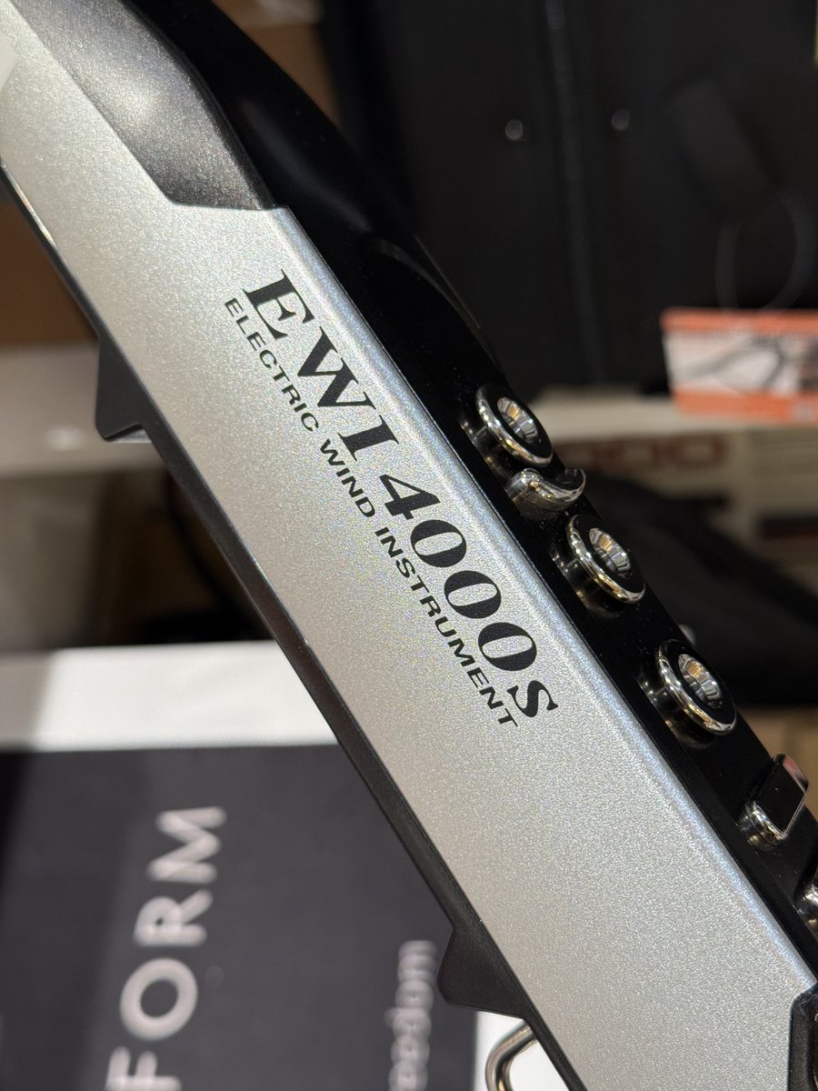 AKAI PROFESSIONAL EWI4000Sの美品中古入りました！ マウスピース交換