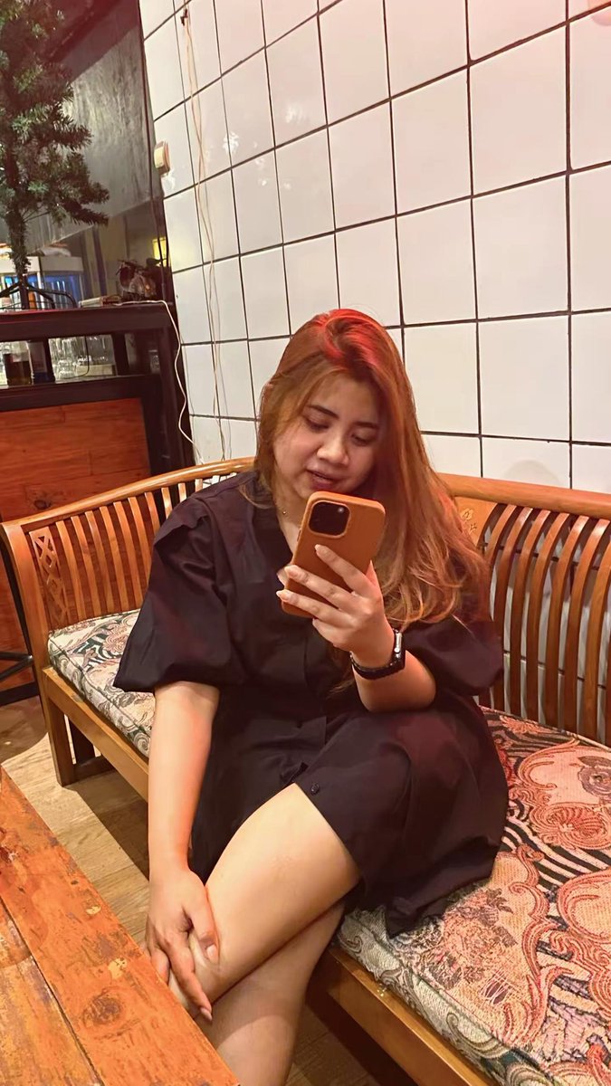 foto sendiri               vs     difotoin si ndud