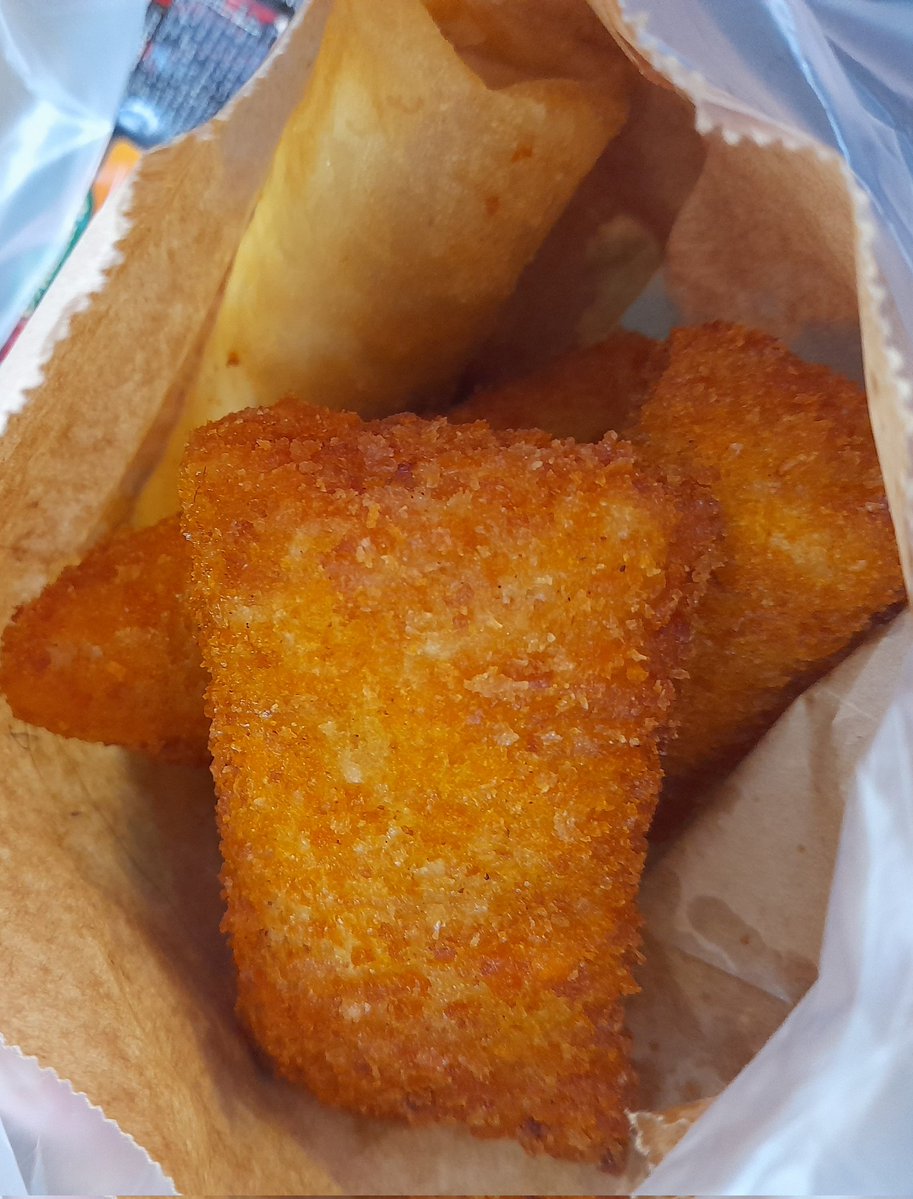 he is online
she is online
no one texts
ego wins
risol mayo enak bgt jings.