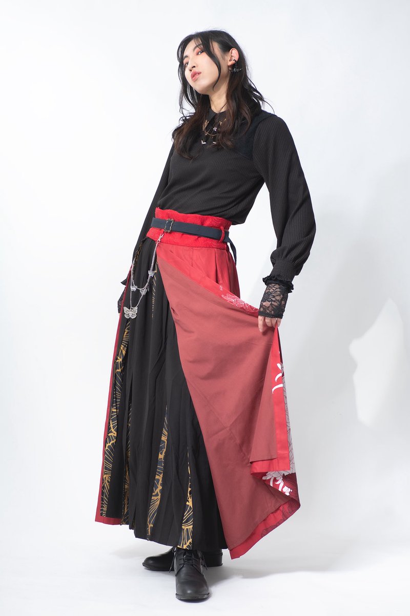 #写ラボ 5枚目！

倭ものやカヤさんの八掛スカートと壮麗スカート！
この見下し感ッ！メリー史上初では！？

意識したのは…ONE PIECEのハンコックです(*ﾉωﾉ)
あそこまでやると顎オンリーなので、顔が見える角度で📐

ポージングサポーター:群青さん<a href="/aoshi1230/">群青@2/22写ラボ</a> 
撮影:長谷川栄介さん<a href="/eisukehasegawa/">長谷川 栄介</a>