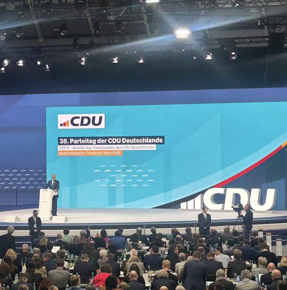 Karina Moessbauer tweet media