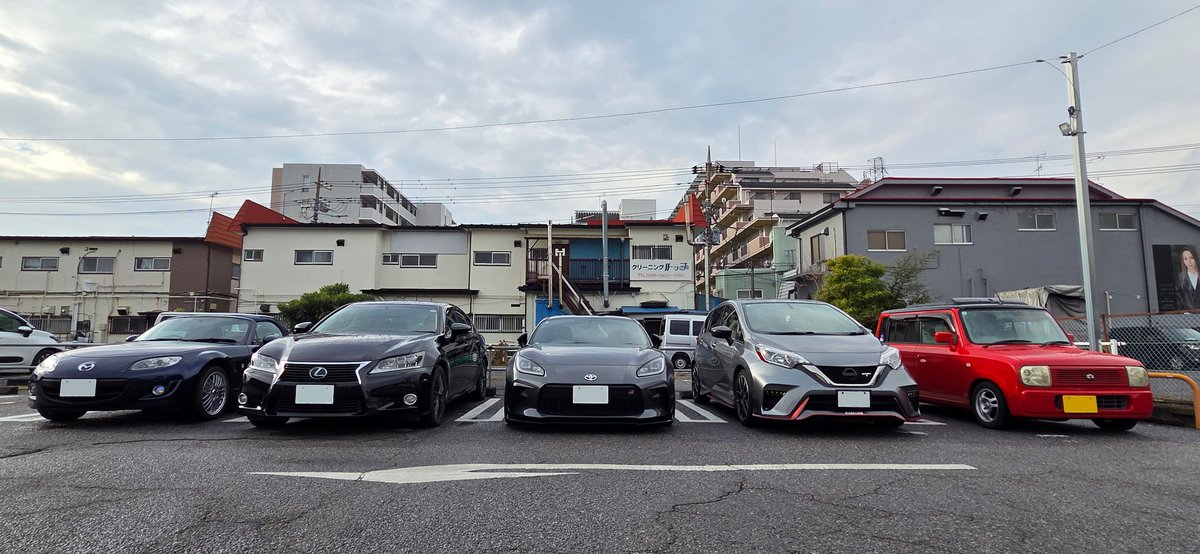 SNAP16434242_hz's tweet photo. 車好き・バイク好きHZの新サークル
「HZDriving」
始動します!!!
参加条件は
・HZであること
・運転免許証を持っていること
以上2点!!!
自分の愛車について語り合ったり、相談しあったり、情報共有し合ったりしませんか?
参加希望の方はエアバッグか下記の方にDM下さい!!
#HZD https://t.co/tdkxbJk1vR