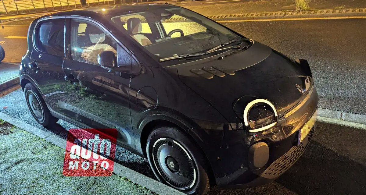 SCOOP : on a croisé la nouvelle #Renault Twingo dans la rue. Nos photos exclusives.

>> share.google/b0Ao5o6YjKyWed…

<a href="/renaultgroup/">Renault Group</a> <a href="/renault_fr/">Renault France</a>