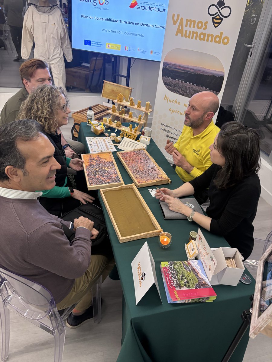comunicapor4's tweet photo. Ayer presentamos en Madrid Territorio Obarenes ante un buen número de agentes de viajes y periodistas. Una tarde de trabajo en la que se habló de turismo rural, patrimonio, naturaleza, conexión sensorial y experiencias auténticas. Todo eso y mucho más es #TerritorioObarenes 😊 https://t.co/0w703viX7R