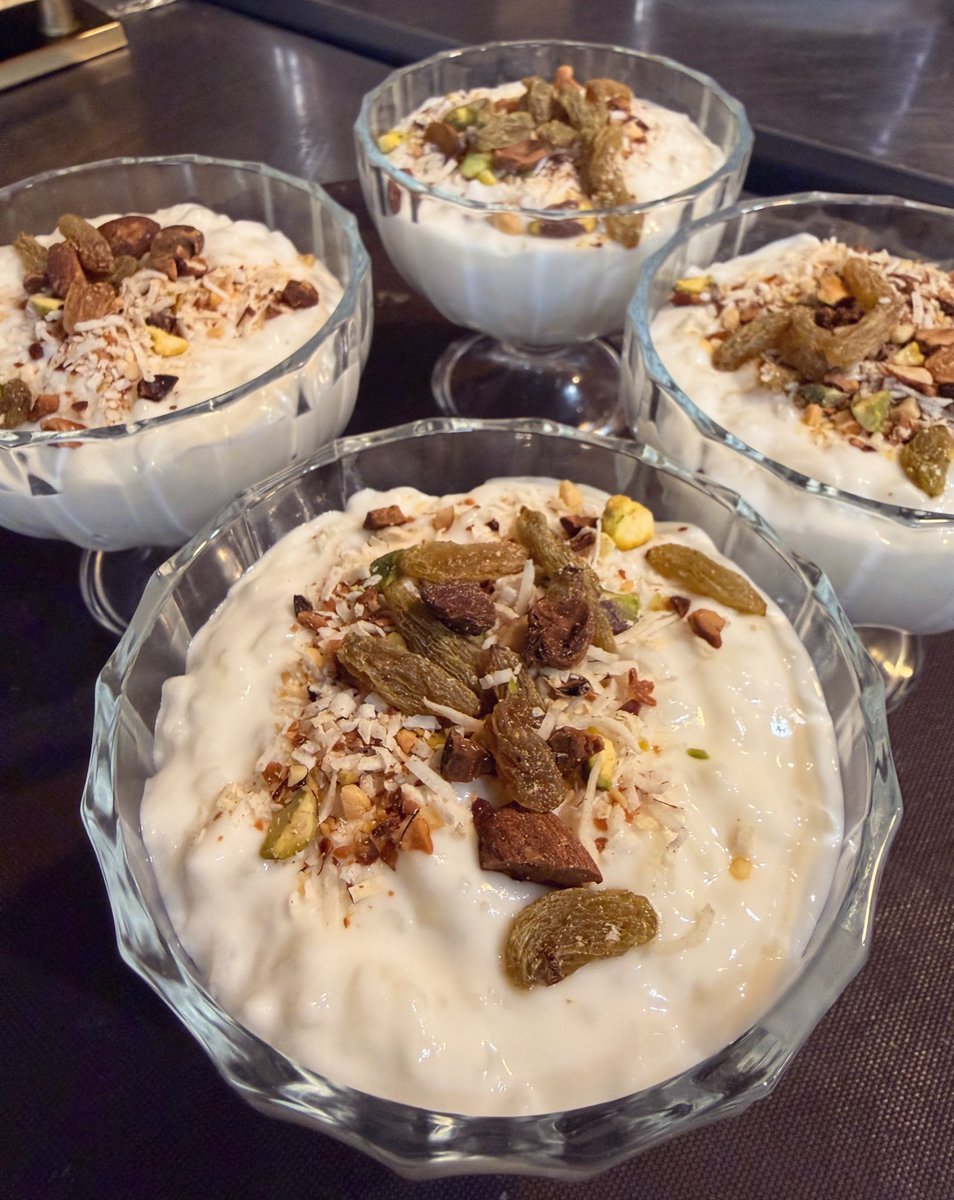 Grand_Pyramid's tweet image. 何かほっとする甘さをお探しですか？🤍

当店自家製の
ロズ・ベル・ラバン（エジプト風ライスプディング） 🍚🥛

じっくりと炊き上げたお米とミルクのやさしい甘さ。
エジプトの家庭で親しまれている、伝統的なデザートです。

シンプルな素材だからこそ味わえる、忘れられない美味しさ。

本日も