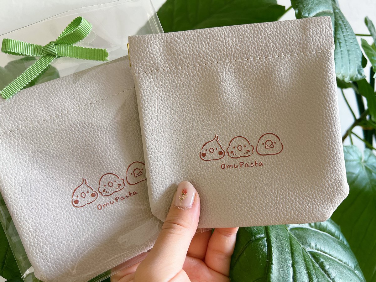 新作の紹介🥴 バネ口ポーチの登場です✨️ 鳥ちゃん好きだけど主張が