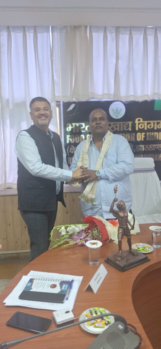 श्री लव कुश कुमार, माननीय सदस्य, राष्ट्रीय अनुसूचित जाति आयोग महोदय का झारखंड आगमन पर दिनांक 20.02.2026 को क्षेत्रीय कार्यालय, झारखंड के सभागार कक्ष मे महाप्रबंधक महोदय के द्वारा स्वागत किया गया साथ ही अधिकारियों के साथ विभिन्न मुद्दों पर समीक्षा बैठक की गयी ।
#FCI #Foodforall