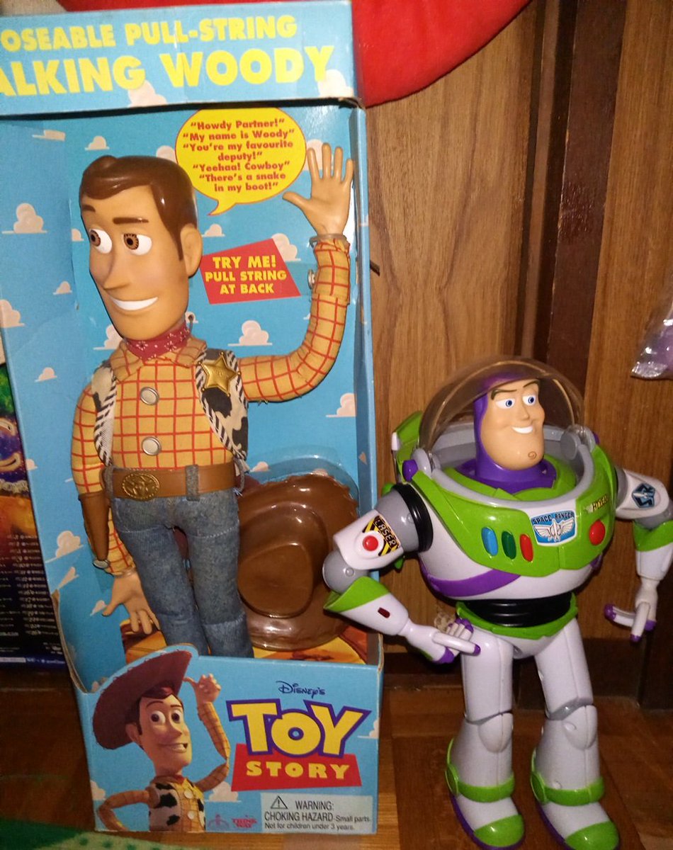 これが自分のトイストーリーと モンスターズインク愛！ 右のウッディは