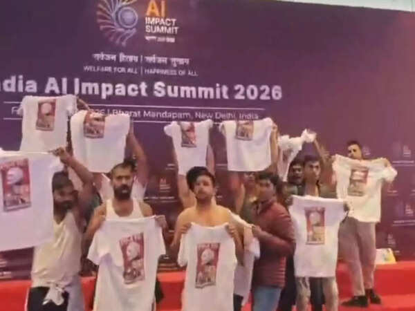 ये काँग्रेसी हर जगह देश की बेज्जती क्यों करवाते है