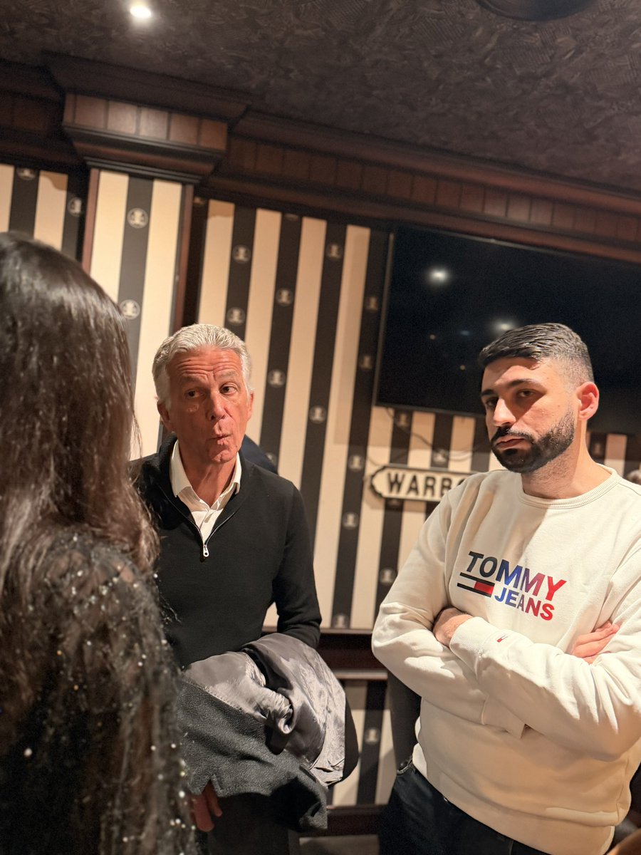 La jeunesse active de #Nice06 est avec <a href="/eciotti/">Eric Ciotti</a> ! 🔥

Hier soir, super moment de convivialité et d’échanges sur le futur de notre ville avec Jean-Pierre Rivère, président du comité de soutien d’Éric Ciotti à Nice.

Nice mérite mieux. Le meilleur est à venir ! 💙💛