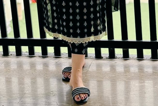 میں پلکوں پے سجانے سے لے کر!! پیروں تلے روندنے تک کا ہُنر خُوب جانتی ہوں ✨🤌🏻