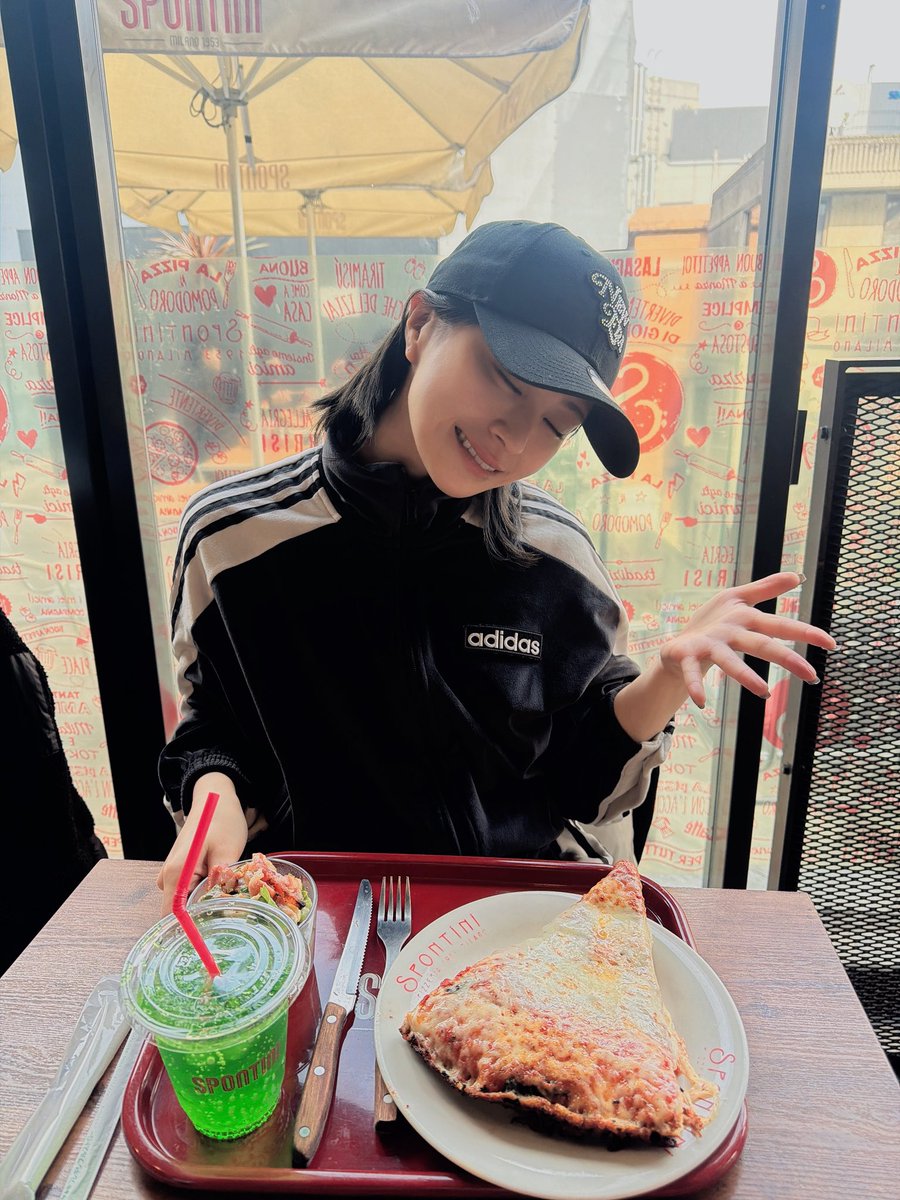 今日新曲レッスン終わりに、 みみやん🪽と駆け込みピッツァしてきまし