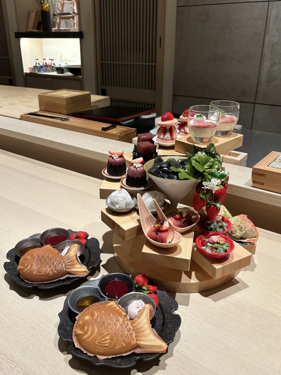 20kukn_'s tweet photo. いちごの和ヌン🍓🤍 https://t.co/yqZ8JN66k6