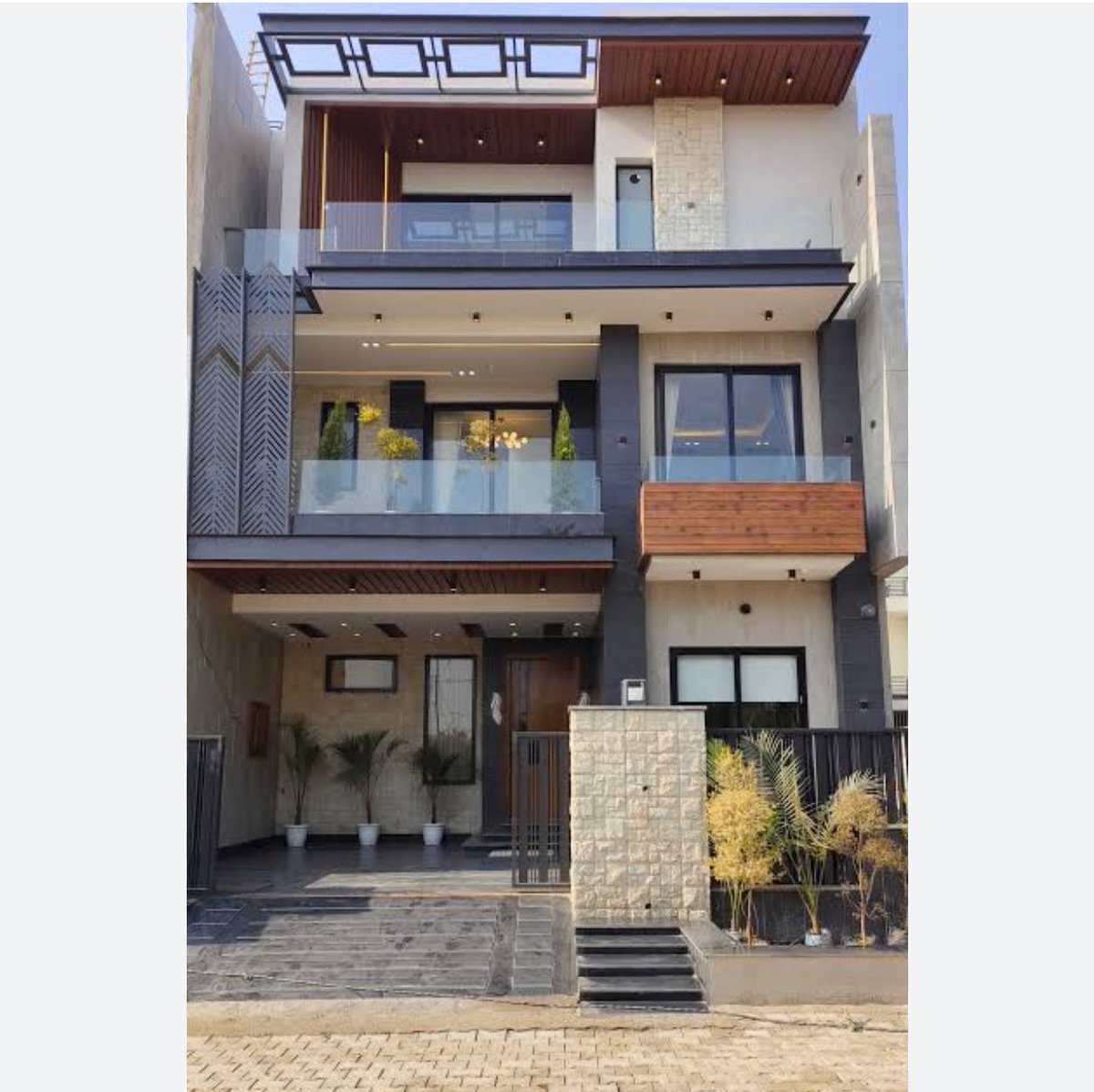 Picture 1] UPA era deal 
Picture 2] NDA deal

This is all that one should know about the Rafale deal. 

(Note: Picture for representative purposes only, source Google)