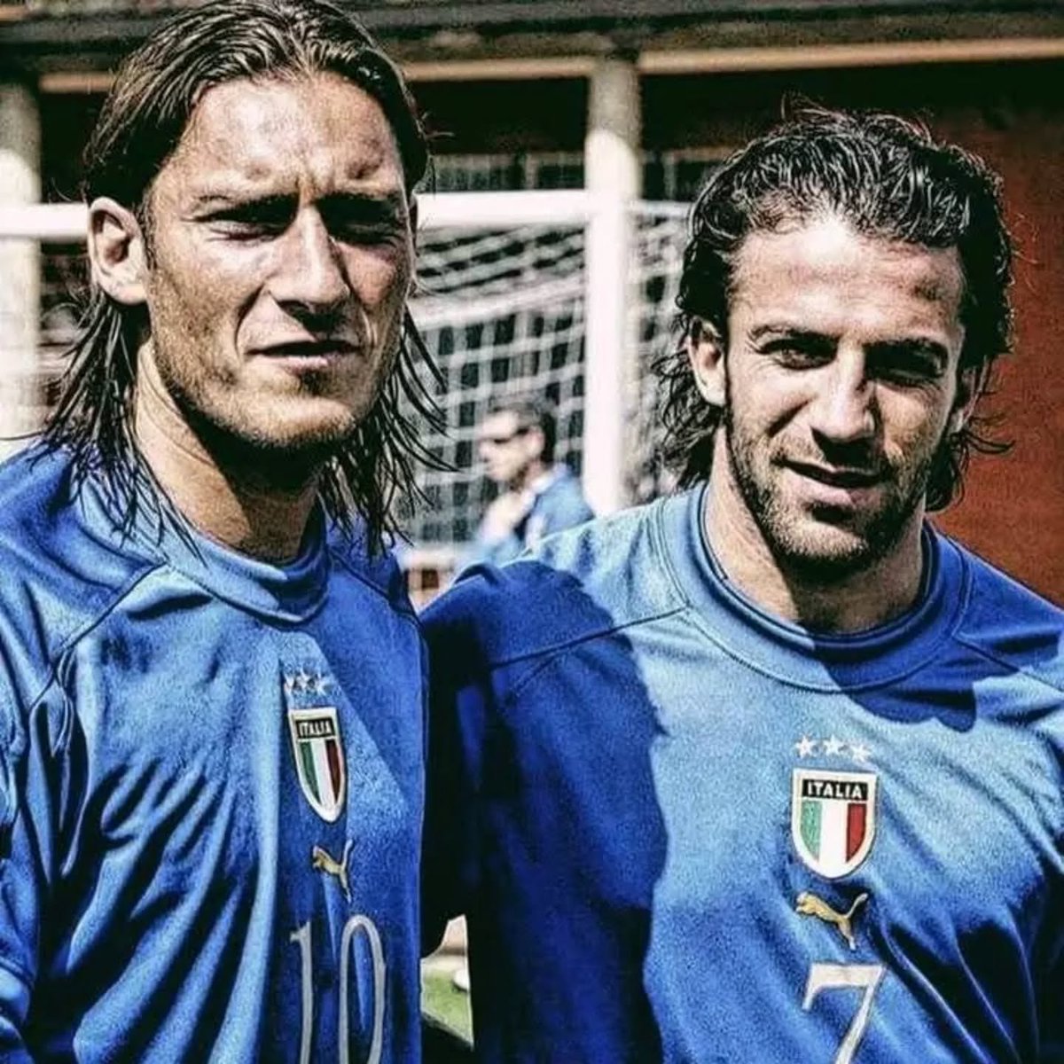 90sfootball's tweet photo. Francesco Totti and Alessandro Del Piero 🤩 https://t.co/p7DHLGXhs6