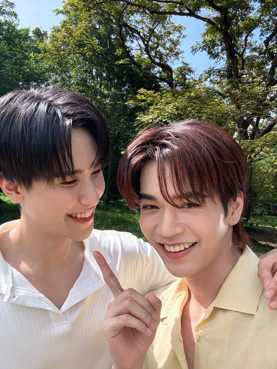 น้องบทเพลง หน้านิ่งเหมือนแมวหยิ่ง (😼)♡ จริงหนินา ส่วนทันพบ ‘ เล่นก็เป็น รักก็เป็น ลองดูมั้ย ’ เลย ฮีเบียวเหมือนกันนะตอนเต๊าะน้องเพลง แงแง ( อยากอ่านอีกเยอะๆเลย ㅠ ㅠ )

#Melodyofsecrets