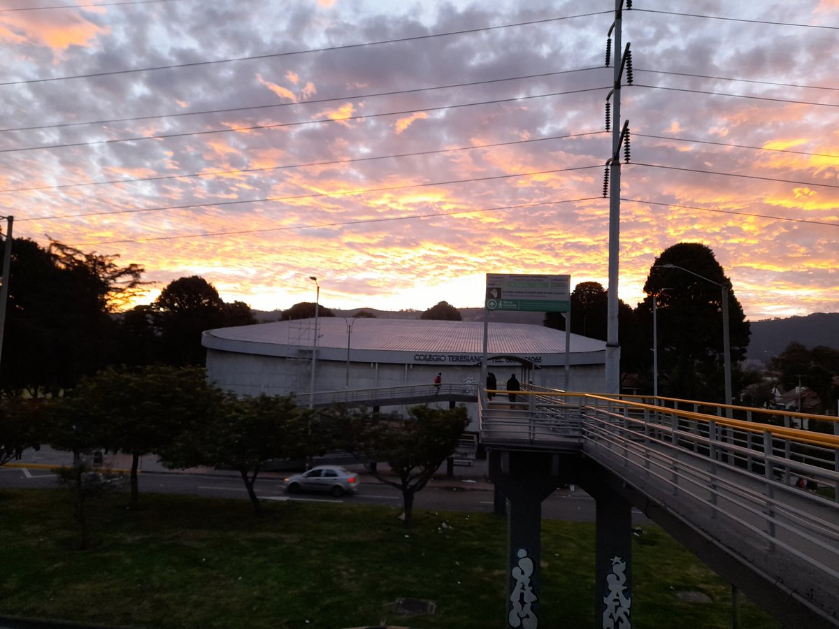 jupemu's tweet photo. En #Bogotá también se ven amaneceres bonitos https://t.co/ICht4U2GzJ