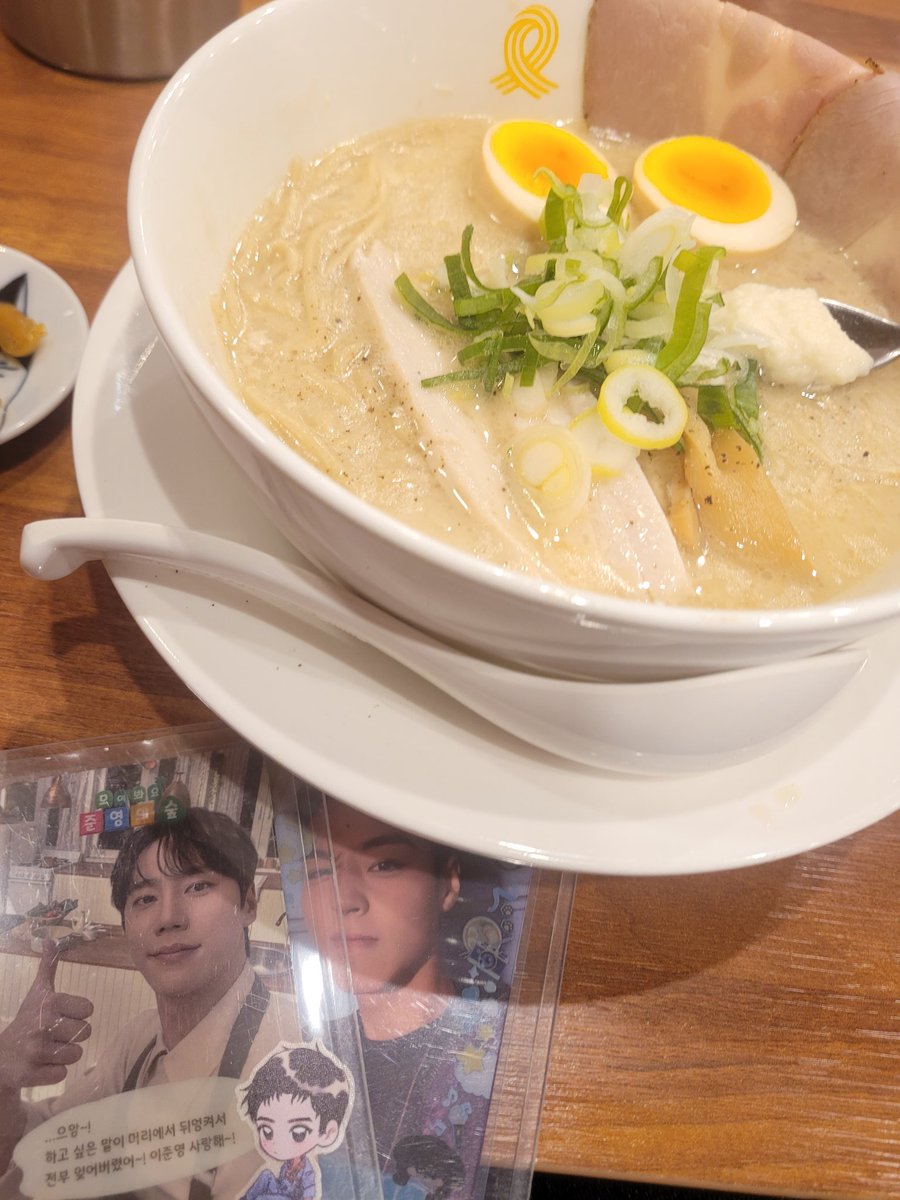 passssak's tweet photo. 그 혹시 예절샷 이거 맞아요.....? https://t.co/WjBPhRtu4H