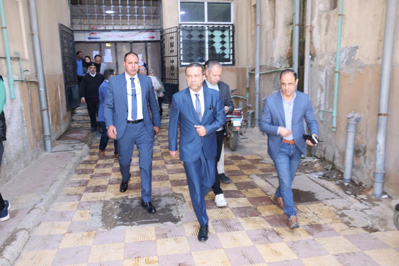 في أولي جولاته.. محافظ المنوفية يفاجئ مستشفي بركة السبع المركزي ويحيل ١٧ من العاملين المتغيبين بدون إذن للتحقيق 