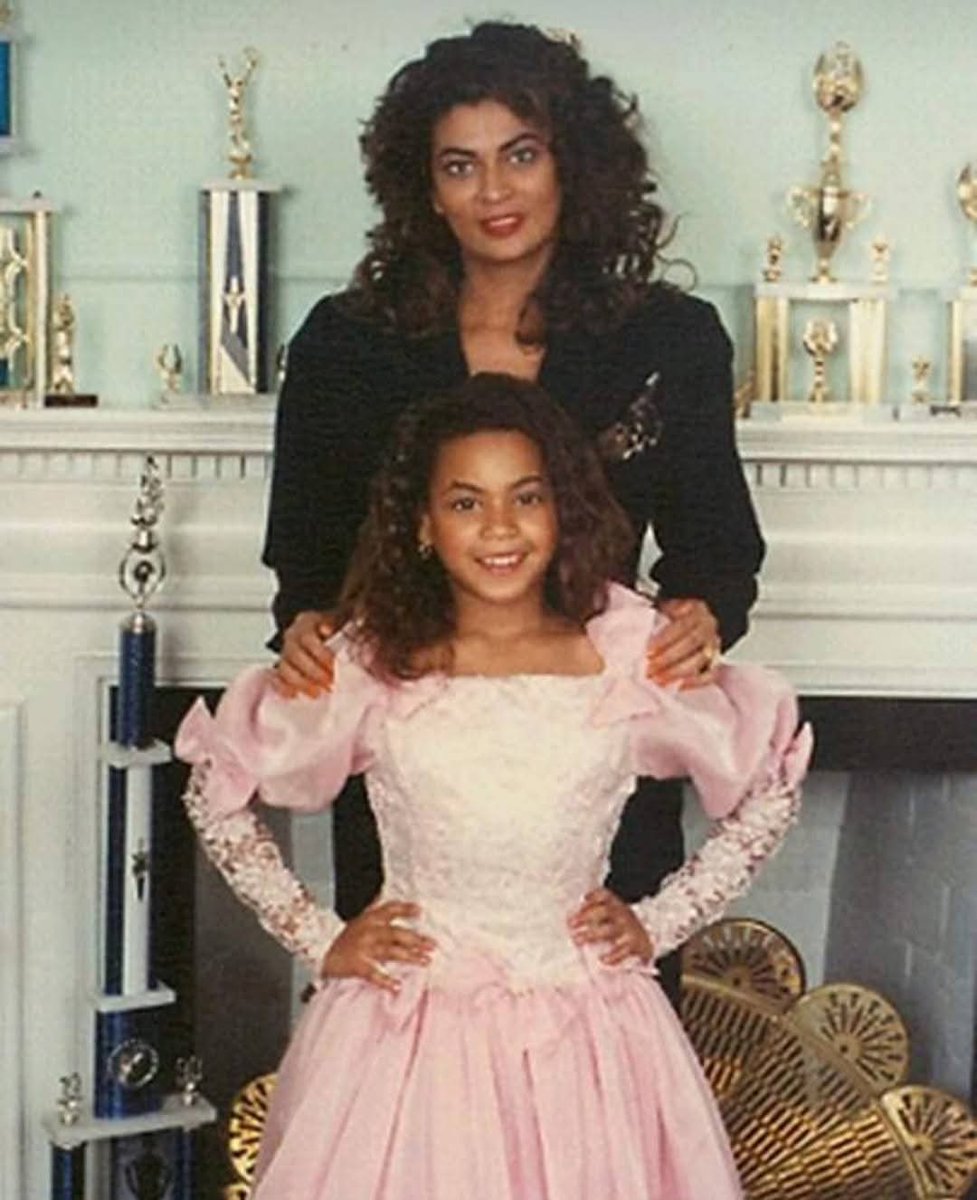 iLissaNJ's tweet photo. From Girl To..."Grown Woman"🏆
#grownwoman #MathewKnowles #tinaknowles #beyonce #queenbee #beyoncelive #beyonceknowles @Beyonce https://t.co/CiiXU1wm4u