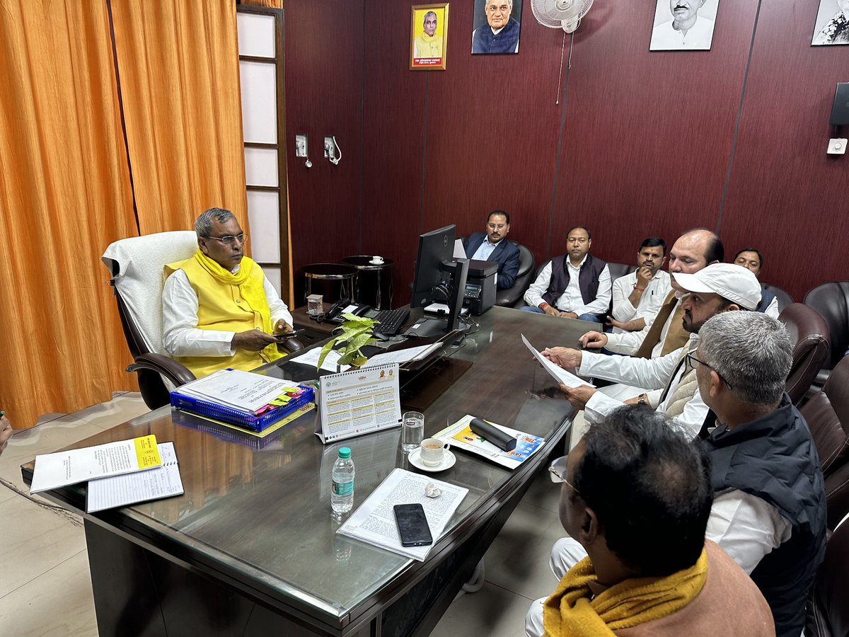 #लखनऊ 
 आज लखनऊ में उत्तर प्रदेश सरकार में पंचायती राज मंत्री माननीय श्री ओमप्रकाश राजभर जी से विधान भवन स्थित उनके कार्यालय में शिष्टाचार भेंट कर शामली विधानसभा क्षेत्र के विभिन्न विकास कार्यों पर विस्तृत एवं सार्थक चर्चा हुई।
इस अवसर पर थानाभवन विधायक श्री अशरफ अली जी तथा विधान