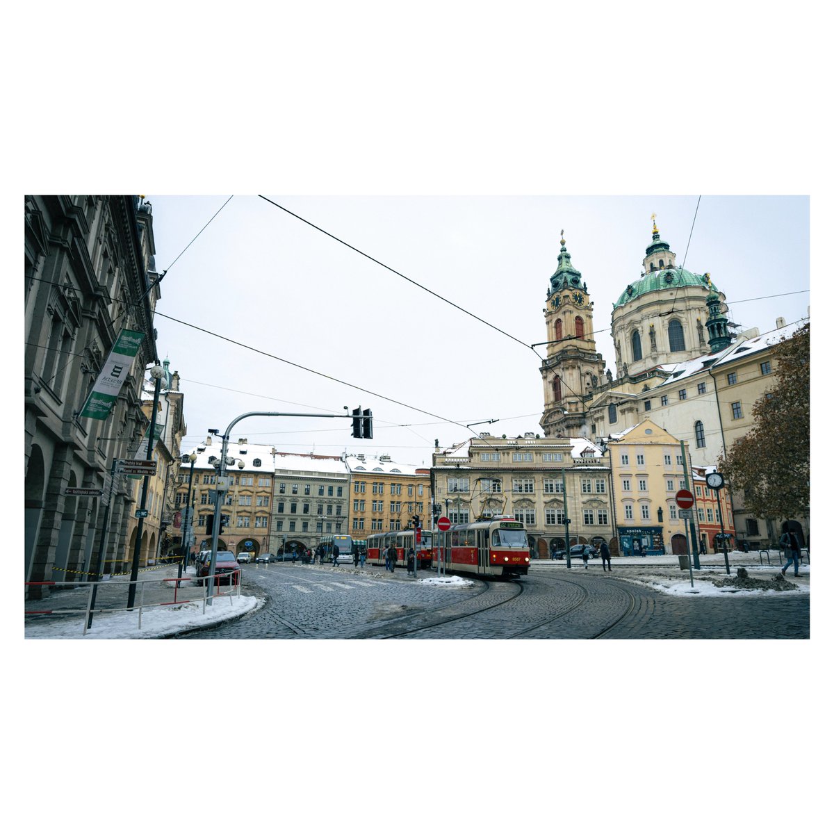 電停のある広場