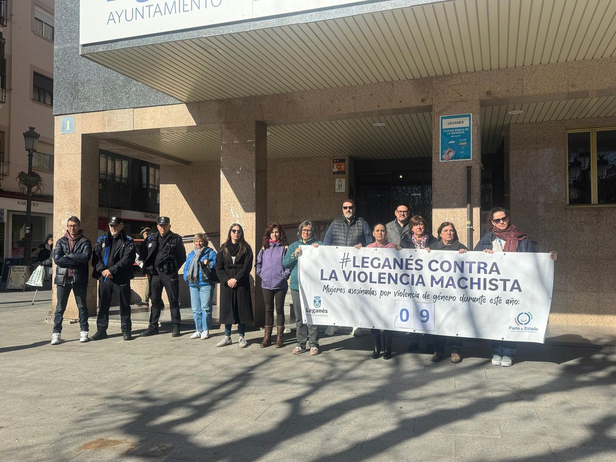 NI UNA MÁS 

🟣 Hoy en Plaza España #ULEG ha estado presente en los 5 minutos de silencio por el asesinato de tres mujeres, una de 45 años y su hija de 12 años en la Provincia de Castellón y otra de 37 años en Madrid.

Con estas ya son 9 las víctimas de violencia machista en el
