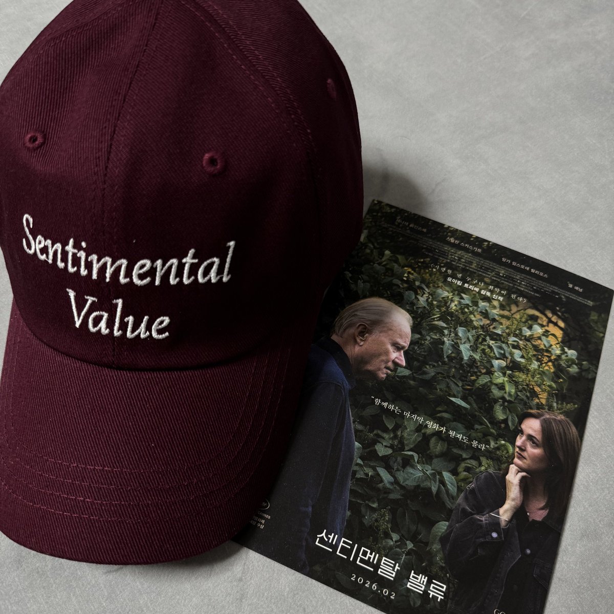 센밸 모자 왔어   미니 포스터도 득템했고 모자색깔도 모양도 맘에든다 ~~~~