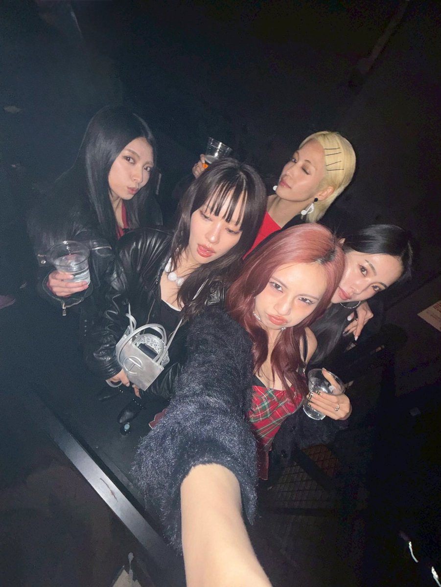 f5ve at PinkPantheress’s Tokyo show 5️⃣💕💕